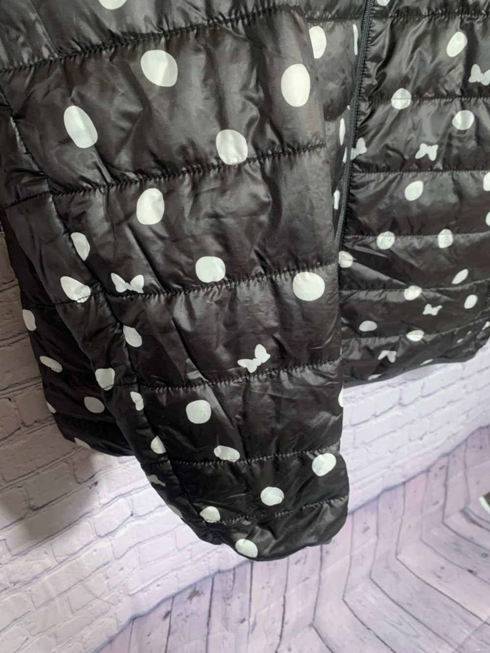 Disney Reversible Puffer Jacket Black & White Mini Mouse Red XL Vacation Casual - Picture 5 of 11